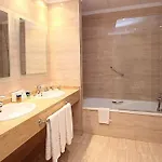 Hotell Adonis Capital 2*