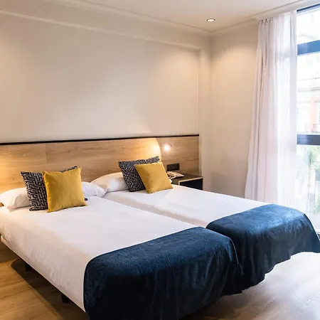 Hotel Adonis Capital 2*