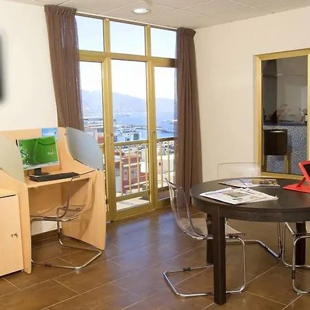 Adonis Capital Hotell 2*