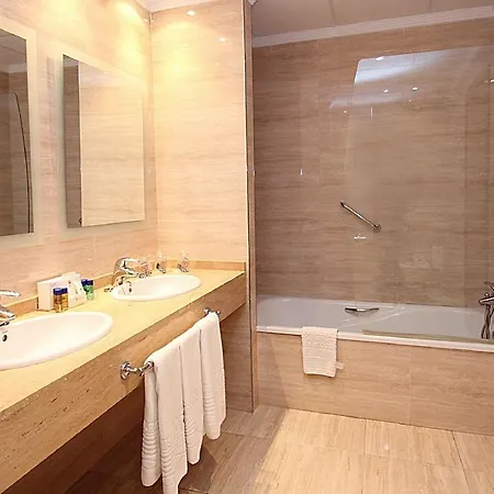 Hotel Adonis Capital 2*