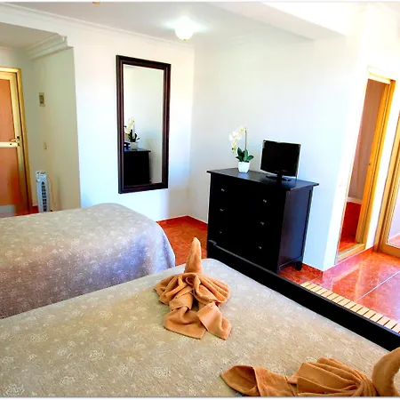 호텔 Adonis Capital 2*