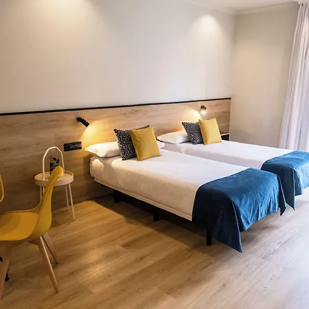 호텔 Adonis Capital 2*