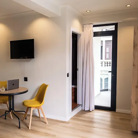 Adonis Capital Hotel 2*