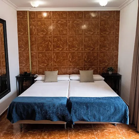 호텔 Adonis Capital 2*