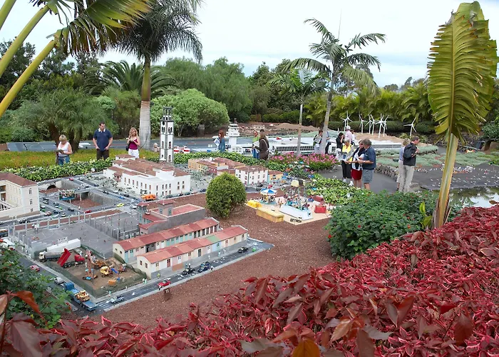 Adonis Capital מלון 2*