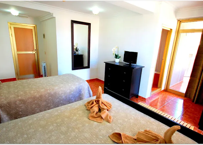 מלון Adonis Capital 2*