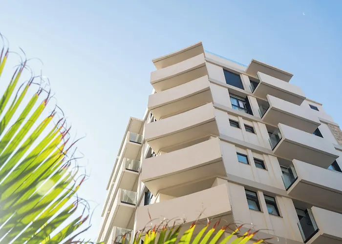 מלון Adonis Capital 2*