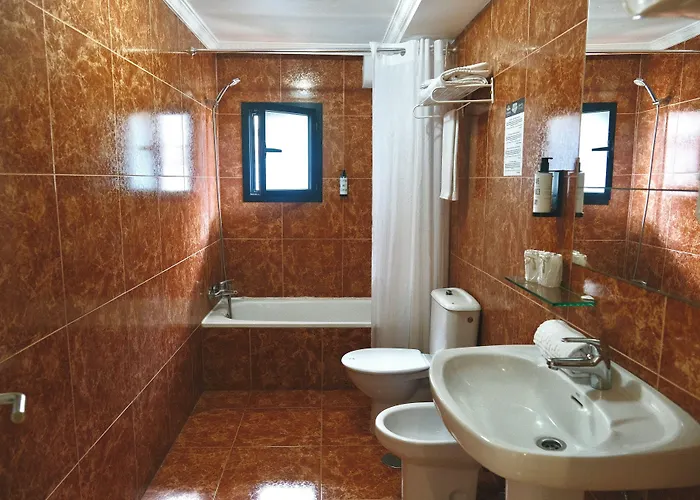 מלון Adonis Capital