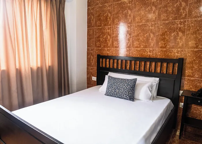 Adonis Capital מלון 2*