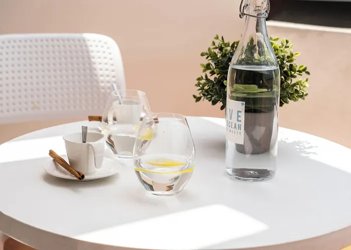 מלון Adonis Capital 2*