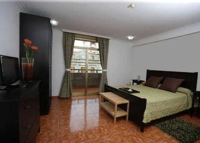 מלון Adonis Capital